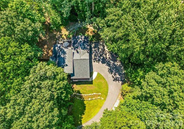 Photo 3 of Single family home for sale at 70 Promised Ridge Dr, Hendersonville, NC 28791 | MLS# 4411866 | Listing updated on 2026-09-02