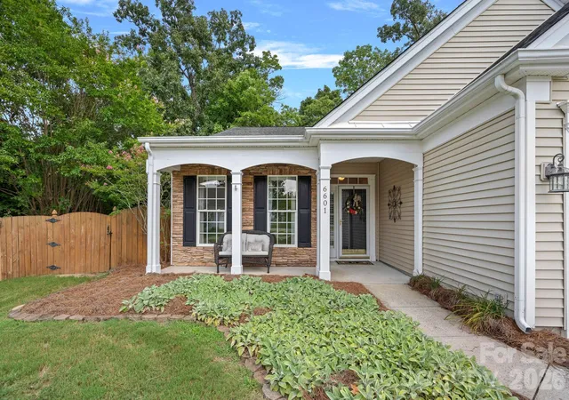 3rd image of 6601 Warbler Wood Ct, Charlotte, NC 28269 | MLS# 4411870