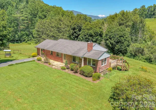 Photo 3 of Single family home for sale at 2150 Nc 80 Hwy, Bakersville, NC 28705 | MLS# 4411879 | Listing updated on 2026-08-26