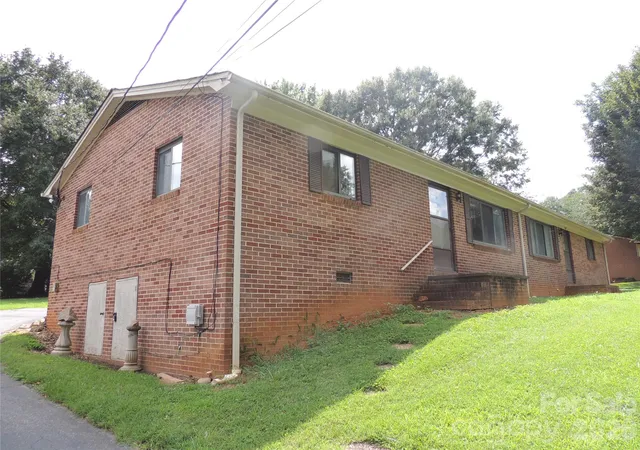 3rd image of 409 East K St E, Newton, NC 28658 | MLS# 4411880