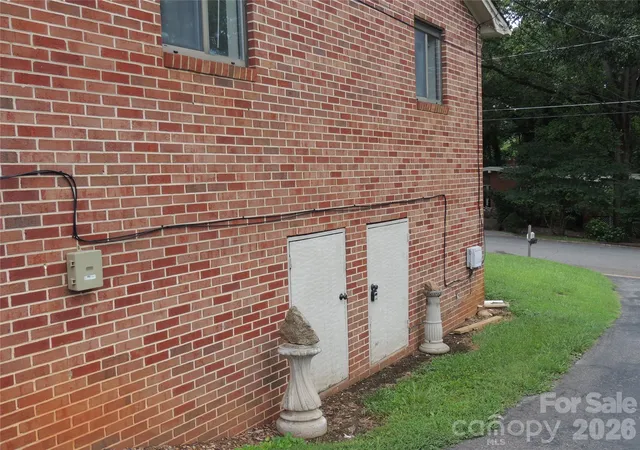 4th image of 409 East K St E, Newton, NC 28658 | MLS# 4411880