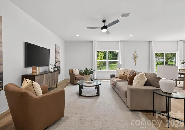 Photo 3 of Single family home for sale at 5234 Hickory Ln, Charlotte, NC 28216 | MLS# 4411896 | Listing updated on 2026-09-22