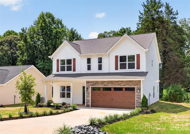 Photo 1 of Single family home for sale at 5226 Hickory Ln, Charlotte, NC 28216 | MLS# 4411898 | Listing updated on 2026-10-04