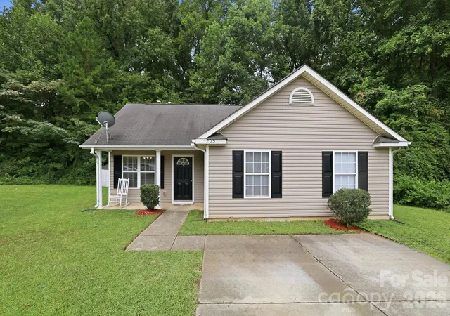Photo 1 of Sale Pending at 5205 Windy Valley Dr, Charlotte, NC 28208 | MLS# 4411900 | Listing updated on 2026-09-12