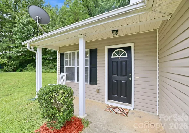 Photo 2 of Sale Pending at 5205 Windy Valley Dr, Charlotte, NC 28208 | MLS# 4411900 | Listing updated on 2026-09-12