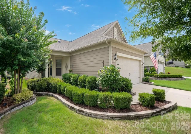 Photo 3 of Single family home for sale at 1018 Kirby Dr, Fort Mill, SC 29715 | MLS# 4411917 | Listing updated on 2026-10-20