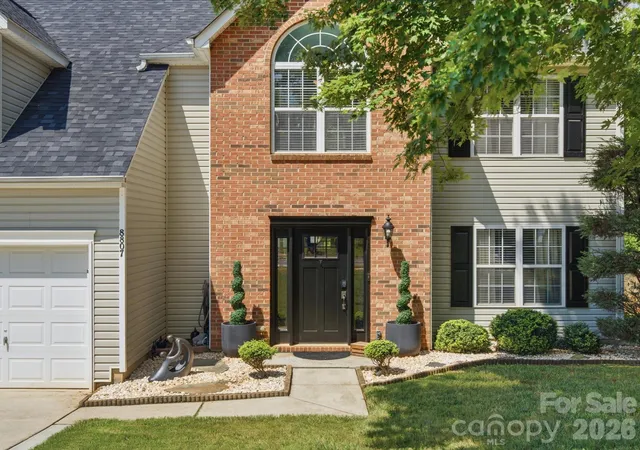 Photo 2 of Sale Pending at 8807 Royal Blf Dr, Charlotte, NC 28269 | MLS# 4411942 | Listing updated on 2026-10-16