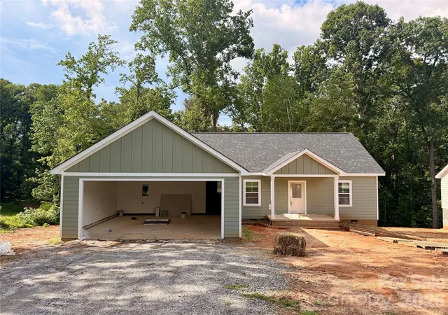 3rd image of 1167 Creekwood Dr, Morganton, NC 28655 | MLS# 4411965
