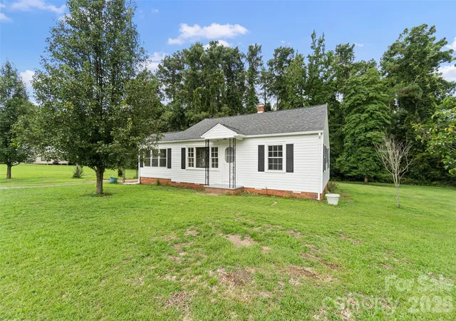 Photo 1 of Single family home for sale at 842 Moores Lake Rd, Wadesboro, NC 28170 | MLS# 4411982 | Listing updated on 2026-10-01