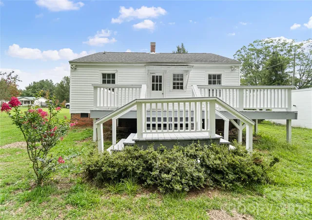 Photo 2 of Single family home for sale at 842 Moores Lake Rd, Wadesboro, NC 28170 | MLS# 4411982 | Listing updated on 2026-10-01