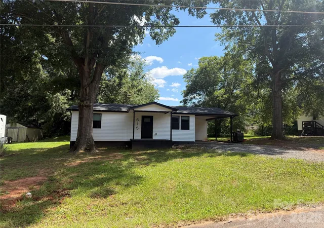 1st image of 615 E Saunders Ave, Newton, NC 28658 | MLS# 4411983