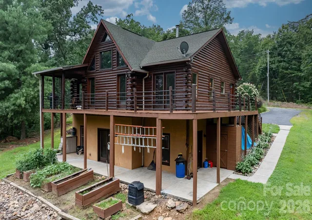 Photo 3 of Single family home for sale at 422 Ridge Crk Dr, Taylorsville, NC 28681 | MLS# 4411986 | Listing updated on 2026-08-19