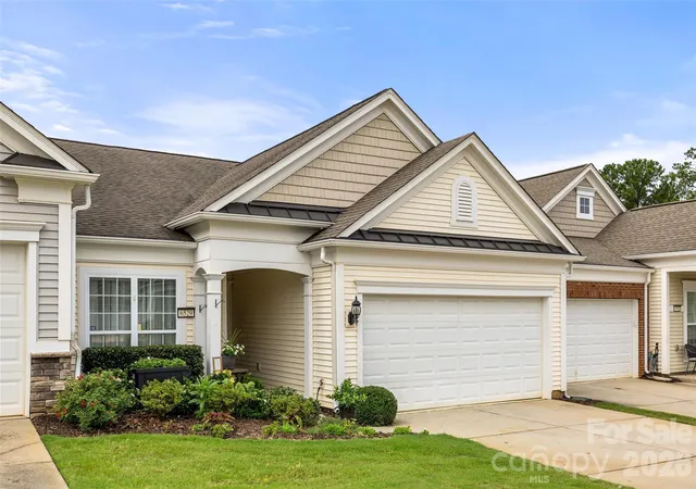 Photo 3 of Townhouse for sale at 6529 Carolina Cmns Dr, Fort Mill, SC 29707 | MLS# 4412002 | Listing updated on 2026-08-18