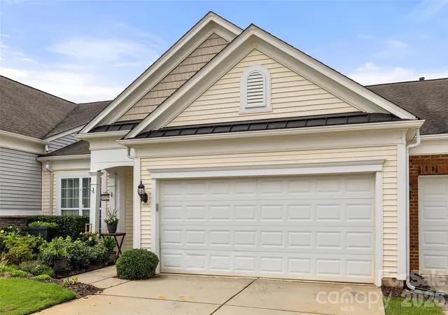 Photo 3 of Townhouse for sale at 6529 Carolina Cmns Dr, Fort Mill, SC 29707 | MLS# 4412002 | Listing updated on 2026-08-18