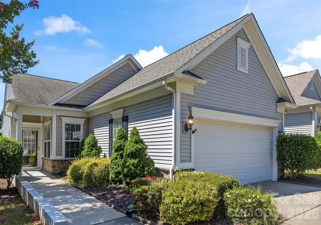Photo 2 of Single family home for sale at 17444 Hawks View Dr, Fort Mill, SC 29707 | MLS# 4412008 | Listing updated on 2026-09-12