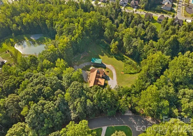 Photo 1 of Single family home for sale at 10429 Starwood Dr, Charlotte, NC 28215 | MLS# 4412020 | Listing updated on 2026-09-29