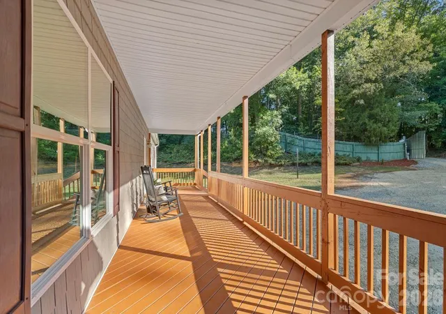 Photo 3 of Single family home for sale at 10429 Starwood Dr, Charlotte, NC 28215 | MLS# 4412020 | Listing updated on 2026-09-29