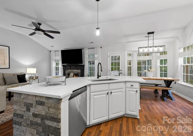 5th image of 4002 Canbury Ct, Charlotte, NC 28269 | MLS# 4412031