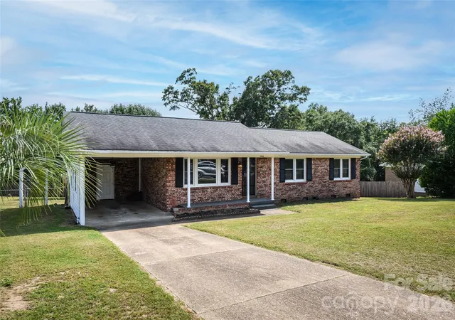 Photo 2 of Single family home for sale at 5426 Oakcrest Rd, Sumter, SC 29154 | MLS# 4412040 | Listing updated on 2026-08-22