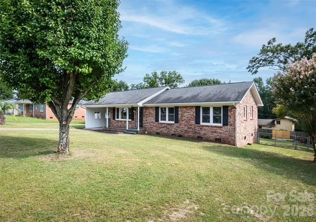 Photo 3 of Single family home for sale at 5426 Oakcrest Rd, Sumter, SC 29154 | MLS# 4412040 | Listing updated on 2026-08-22