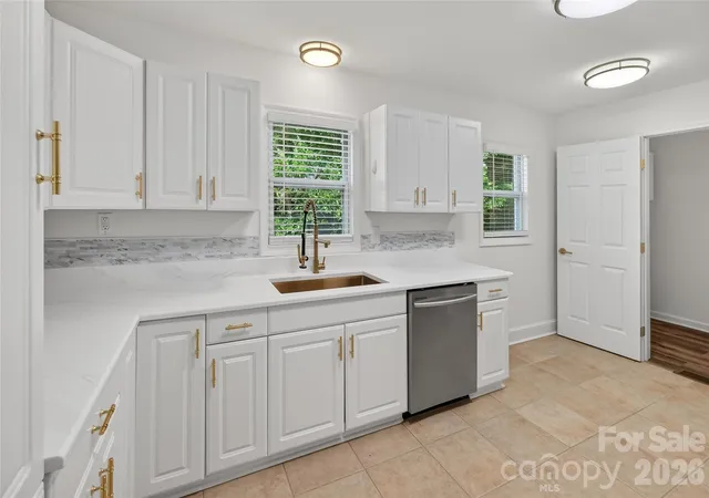 Photo 2 of Single family home for sale at 1062 Dresden Dr W, Charlotte, NC 28205 | MLS# 4412052 | Listing updated on 2026-10-11