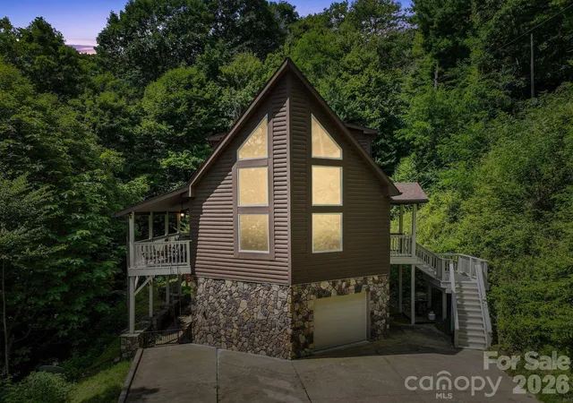 Photo 1 of Single family home for sale at 100 Moonshineholler Dr, Maggie Valley, NC 28751 | MLS# 4412066 | Listing updated on 2026-08-12