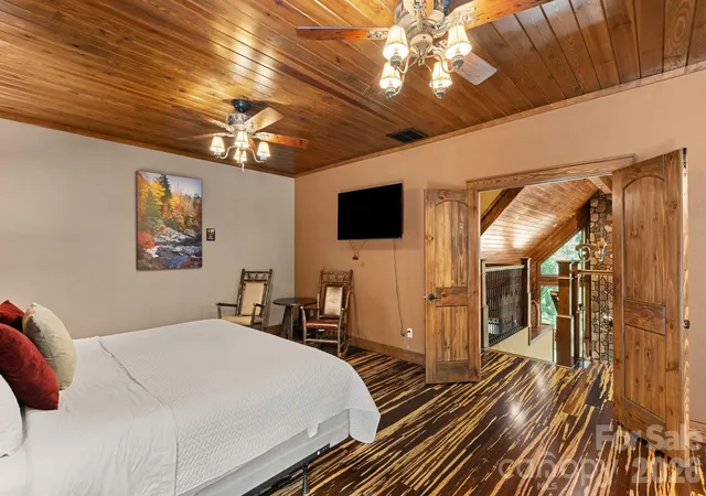 Photo 5 of Single family home for sale at 100 Moonshineholler Dr, Maggie Valley, NC 28751 | MLS# 4412066 | Listing updated on 2026-08-12