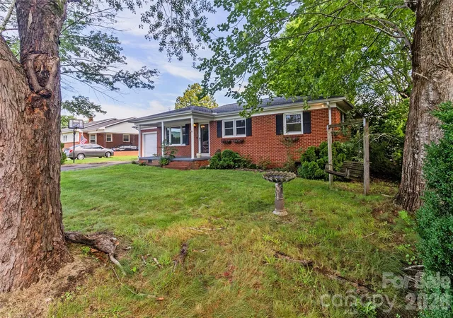 2nd image of 704 Pineburr Ave Sw, Valdese, NC 28690 | MLS# 4412120