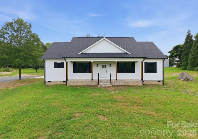 Photo 3 of Single family home for sale at 417 E 2nd Street, Faith, NC 28041 | MLS# 4412125 | Listing updated on 2026-08-07