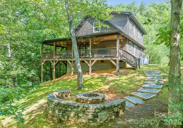 Photo 5 of Single family home for sale at 374 Rio Bravo Dr, Sylva, NC 28779 | MLS# 4412134 | Listing updated on 2026-09-04