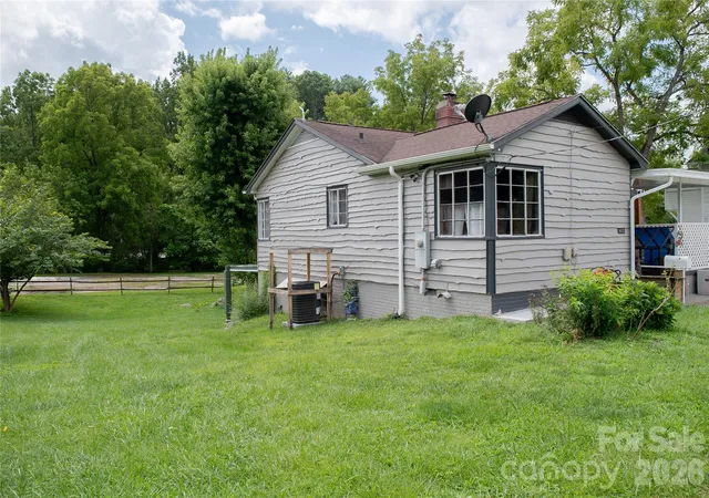 2nd image of 412 1st Ave W, Hendersonville, NC 28739 | MLS# 4412140