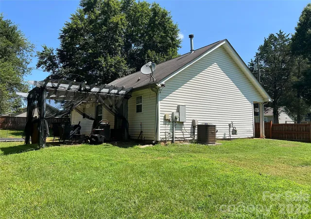 Photo 4 of Single family home for sale at 2630 Larry Dr, Charlotte, NC 28214 | MLS# 4412165 | Listing updated on 2026-09-29