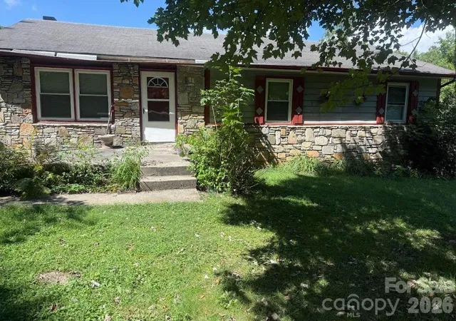 Photo 1 of Single family home for sale at 107 Flat Crk Dr, Lake Toxaway, NC 28747 | MLS# 4412174 | Listing updated on 2026-08-20