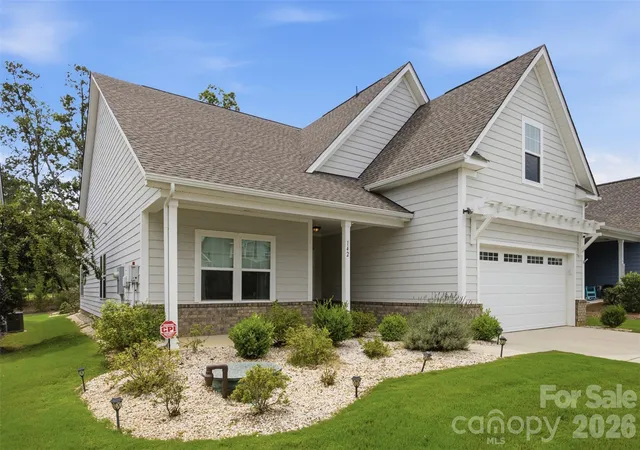 Photo 3 of Single family home for sale at 142 Fawnwood Ct, Mount Gilead, NC 27306 | MLS# 4412184 | Listing updated on 2026-08-07
