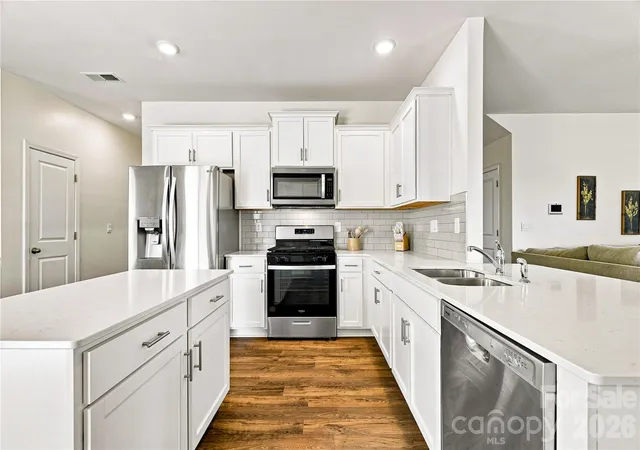 Photo 1 of Single family home for sale at 108 Giant Oak Ave, Statesville, NC 28677 | MLS# 4412187 | Listing updated on 2026-09-29