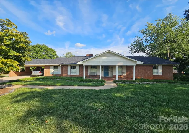 Photo 1 of Single family home for sale at 524 Country Club Cir, Shelby, NC 28150 | MLS# 4412216 | Listing updated on 2026-09-21