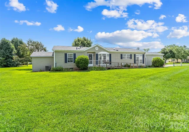 1st image of 208 Red Birch Ct, Hendersonville, NC 28739 | MLS# 4412224