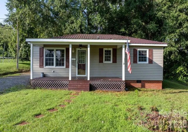 1st image of 708 E Klutz St, Maiden, NC 28650 | MLS# 4412226