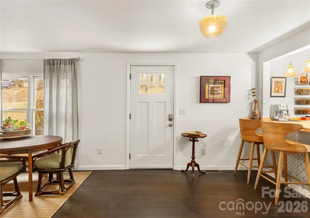 Photo 2 of Single family home for sale at 5 Shadowlawn Dr, Asheville, NC 28806 | MLS# 4412228 | Listing updated on 2026-08-24