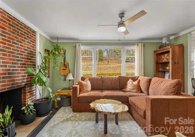 Photo 3 of Single family home for sale at 5 Shadowlawn Dr, Asheville, NC 28806 | MLS# 4412228 | Listing updated on 2026-08-24
