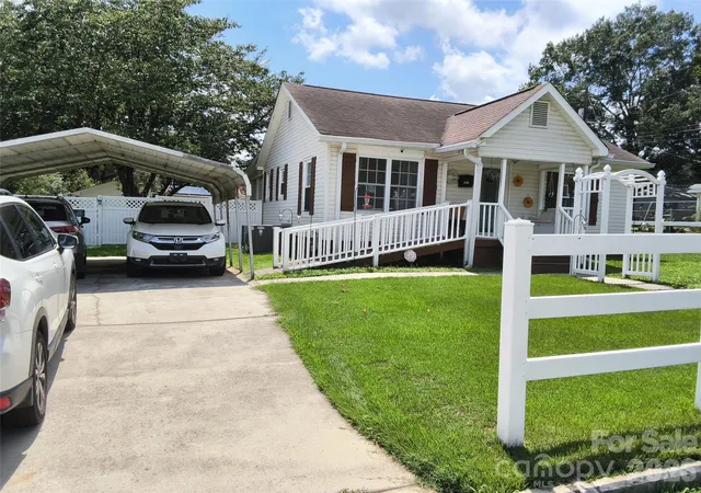 3rd image of 1200 Woodlawn St, Kannapolis, NC 28083 | MLS# 4412234