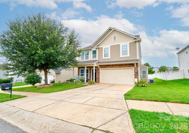 Photo 1 of Single family home for sale at 3219 Pikes Peak Dr, Gastonia, NC 28052 | MLS# 4412245 | Listing updated on 2026-09-30