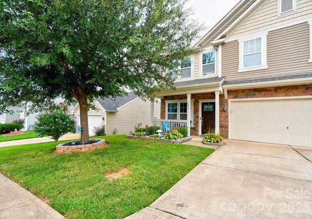 Photo 2 of Single family home for sale at 3219 Pikes Peak Dr, Gastonia, NC 28052 | MLS# 4412245 | Listing updated on 2026-09-30
