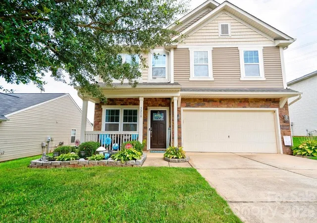 Photo 4 of Single family home for sale at 3219 Pikes Peak Dr, Gastonia, NC 28052 | MLS# 4412245 | Listing updated on 2026-09-30