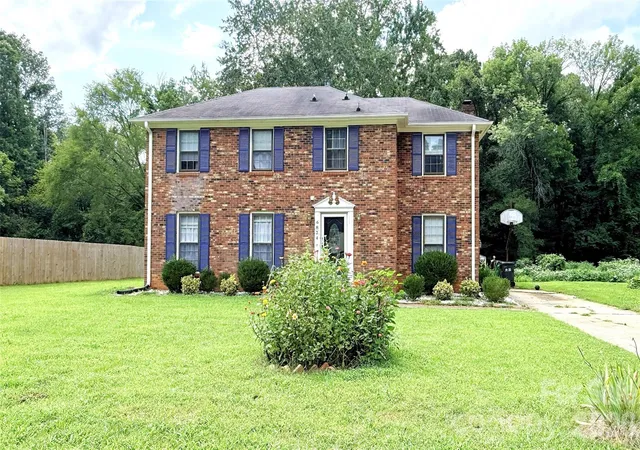Photo 1 of Single family home for sale at 6824 Marlbrook Dr, Charlotte, NC 28212 | MLS# 4412255 | Listing updated on 2026-08-08