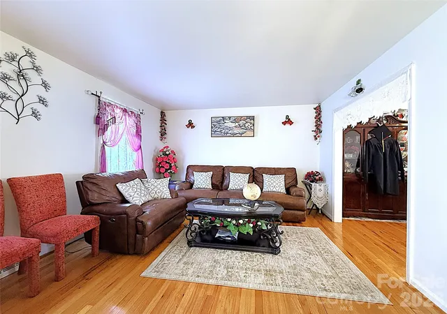 Photo 2 of Single family home for sale at 6824 Marlbrook Dr, Charlotte, NC 28212 | MLS# 4412255 | Listing updated on 2026-08-08