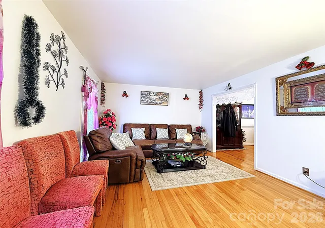 Photo 3 of Single family home for sale at 6824 Marlbrook Dr, Charlotte, NC 28212 | MLS# 4412255 | Listing updated on 2026-08-08