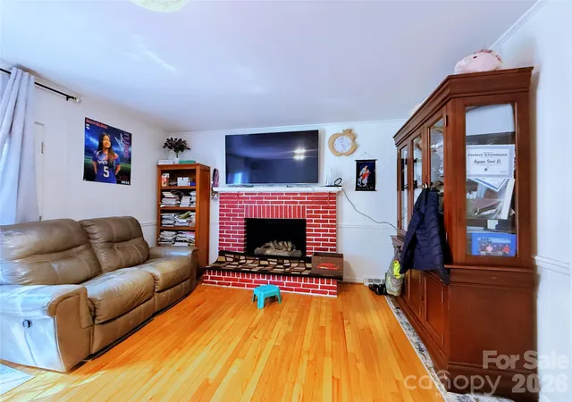 Photo 4 of Single family home for sale at 6824 Marlbrook Dr, Charlotte, NC 28212 | MLS# 4412255 | Listing updated on 2026-08-08