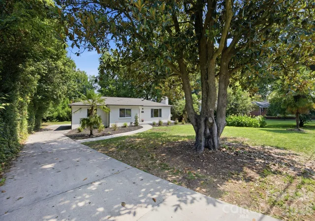 Photo 2 of Single family home for sale at 943 Hickory Nut St, Charlotte, NC 28205 | MLS# 4412269 | Listing updated on 2026-09-30