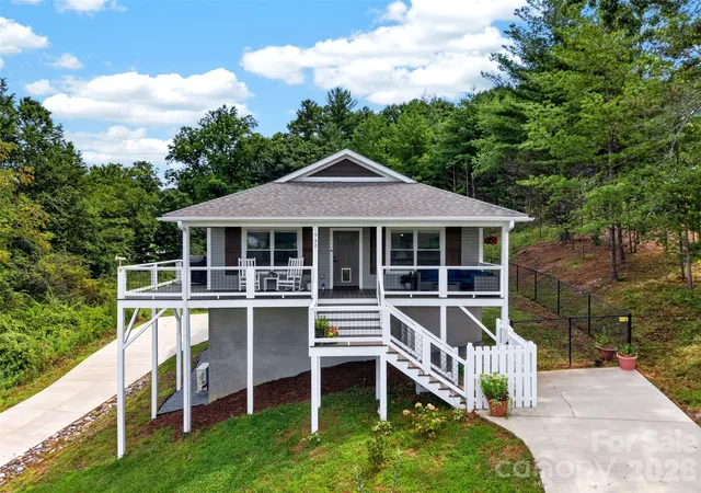 Photo 3 of Single family home for sale at 932 Morlin Acres Dr, Marshall, NC 28753 | MLS# 4412278 | Listing updated on 2026-08-26